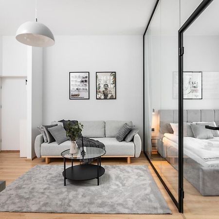 Modern Centrally Located Apartments - By Upstairs Cracovie Extérieur photo