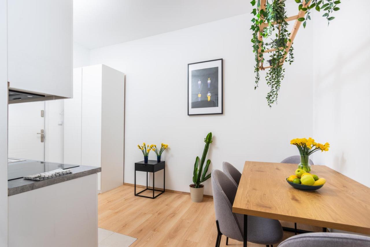 Modern Centrally Located Apartments - By Upstairs Cracovie Extérieur photo