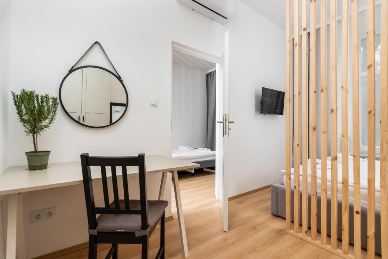 Modern Centrally Located Apartments - By Upstairs Cracovie Extérieur photo
