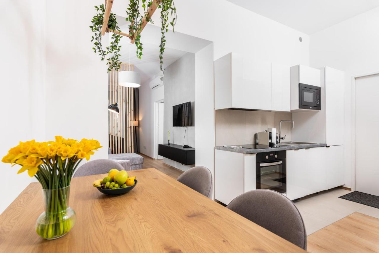 Modern Centrally Located Apartments - By Upstairs Cracovie Extérieur photo