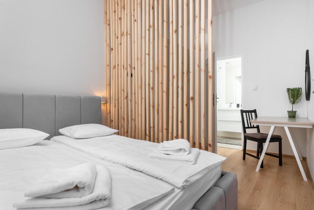 Modern Centrally Located Apartments - By Upstairs Cracovie Extérieur photo
