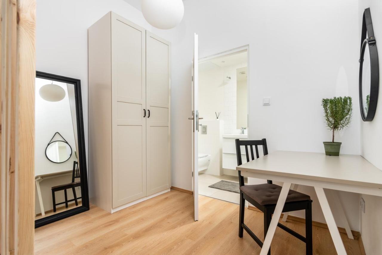 Modern Centrally Located Apartments - By Upstairs Cracovie Extérieur photo
