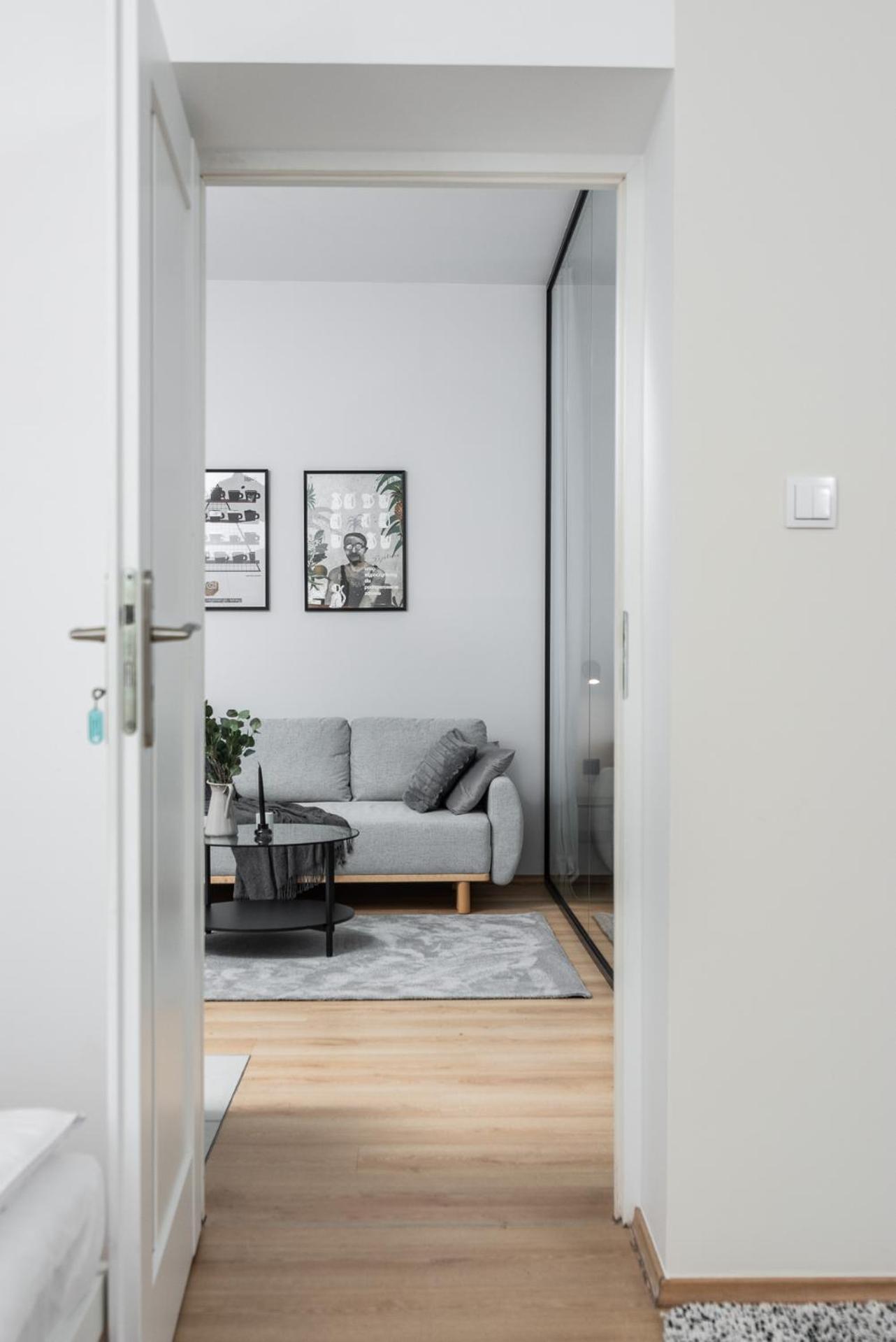 Modern Centrally Located Apartments - By Upstairs Cracovie Extérieur photo